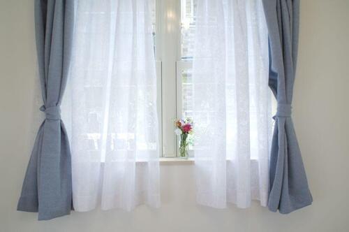 コインランドリーでカーテンは洗濯できる？洗濯方法や注意点を紹介！
