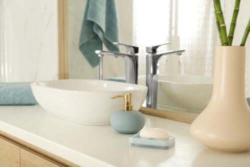 洗面台の鏡の汚れはどう落とす？汚れの正体と掃除方法を紹介！