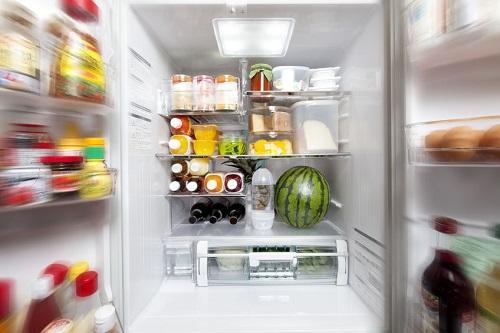 冷蔵庫の収納アイデア集。野菜室やドアポケットの中身を見やすく整理しよう