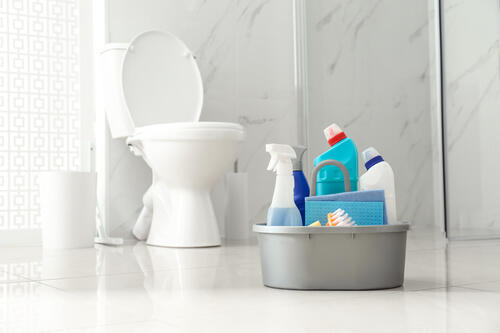 トイレの掃除道具まとめ！選び方とおすすめの収納アイデアを紹介