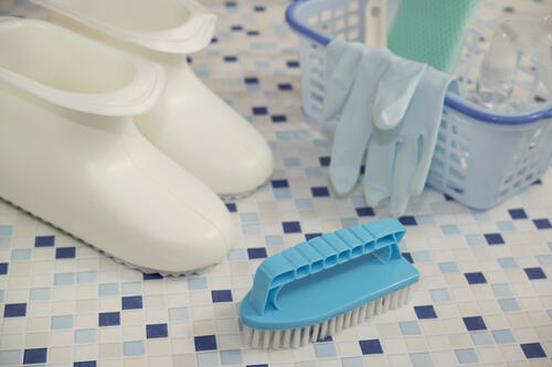 浴室の床掃除の方法は？汚れの原因に合わせた掃除道具の選び方とは