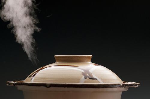 土鍋の焦げを簡単に落とす方法がある！やり方と焦げを防ぐ方法も伝授