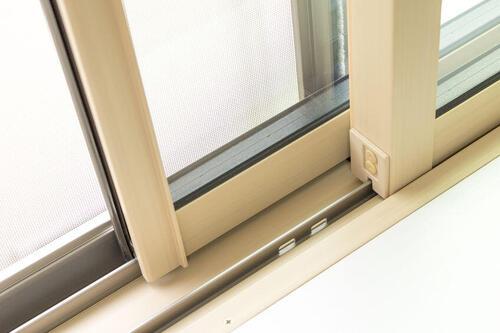 窓の掃除方法を解説 サッシや網戸 雨戸の掃除はどうすればいい 家事 オリーブオイルをひとまわし