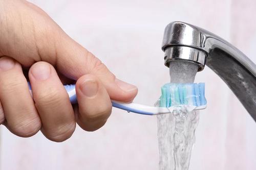 歯ブラシの洗い方を間違うと雑菌まみれに？清潔に保つ基礎知識まとめ