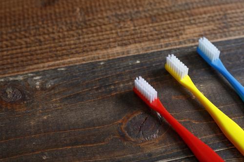 歯ブラシは吊るす収納がおすすめ！簡単アイデアと便利アイテムまとめ