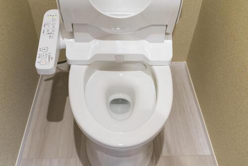 トイレの黄ばみの落とし方と注意点、キレイをキープするコツまとめ！