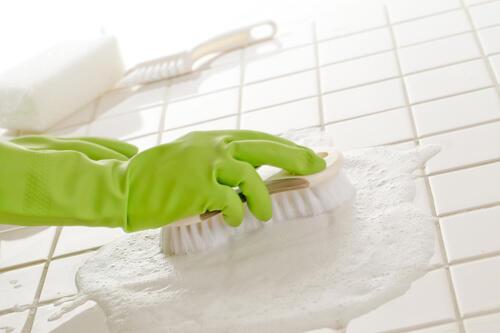風呂掃除はブラシを使うと楽になる！種類やおすすめの選び方を解説