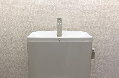 トイレタンクの掃除方法を徹底解説 頑固な汚れは重曹で落とせる 家事 オリーブオイルをひとまわし