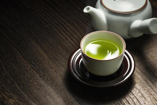 茶渋の落とし方｜重曹や漂白剤を使う方法を紹介！歯の茶渋も落ちる？