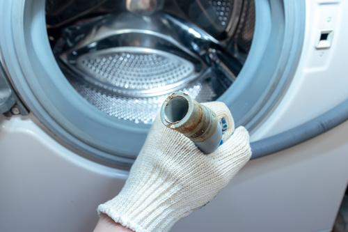 洗濯機の排水ホースの簡単な掃除方法！悪臭やつまり予防にぜひ実践を