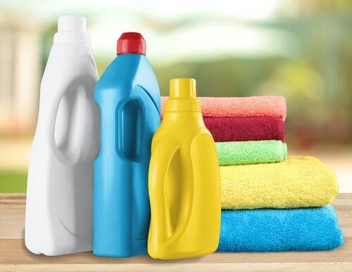 いろいろなタイプのボトルの洗濯用中性洗剤のイメージ写真