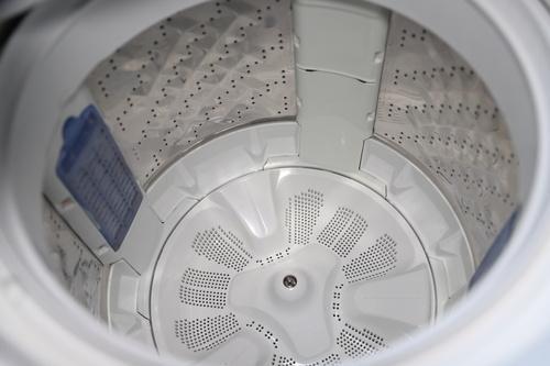 縦型洗濯機の洗濯槽の写真