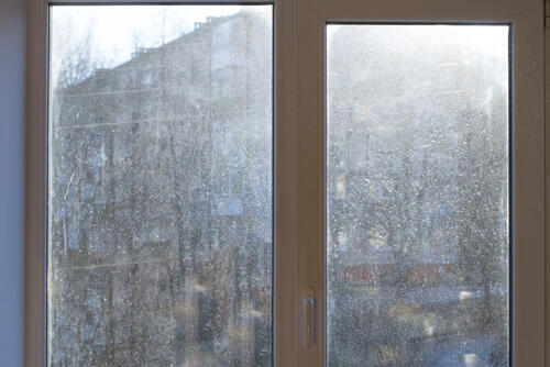 窓拭きは実は簡単 汚れの正体と簡単な掃除方法を解説 家事 オリーブオイルをひとまわし