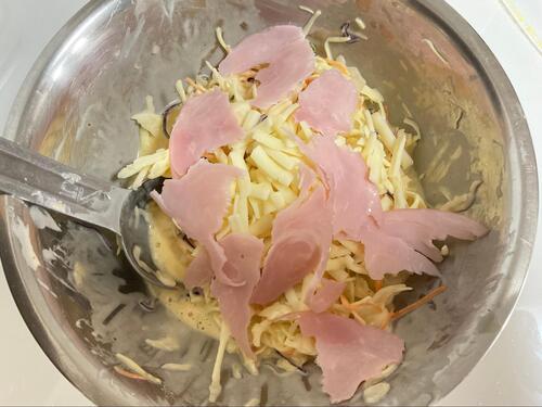 ハムやチーズも生地に混ぜ込みました