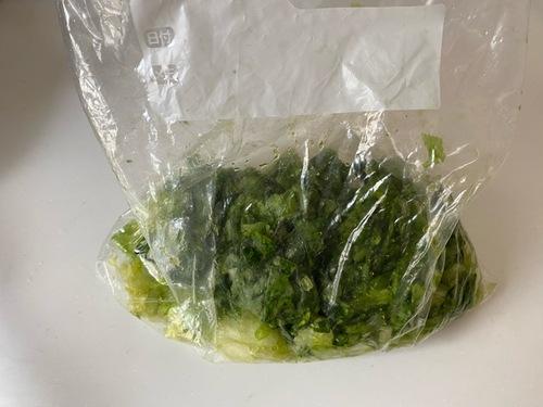 塩もみをする2