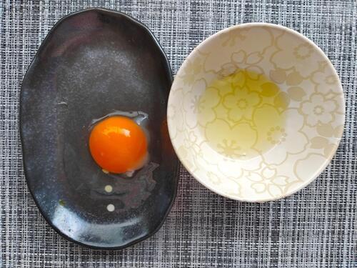 卵を卵黄と卵白に分ける