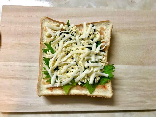 青じそをのせます