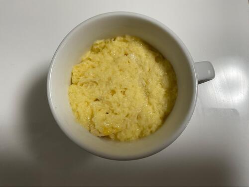 食パンの耳を卵液に完全にひたすようなイメージで入れていく