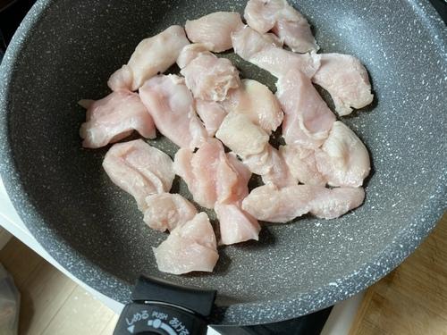 肉を焼く