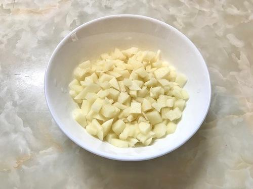 じゃがいもを切ります