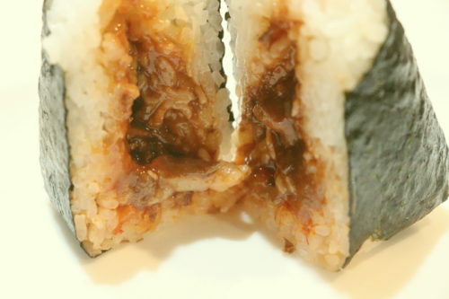 程よい甘辛さを感じる牛カルビ