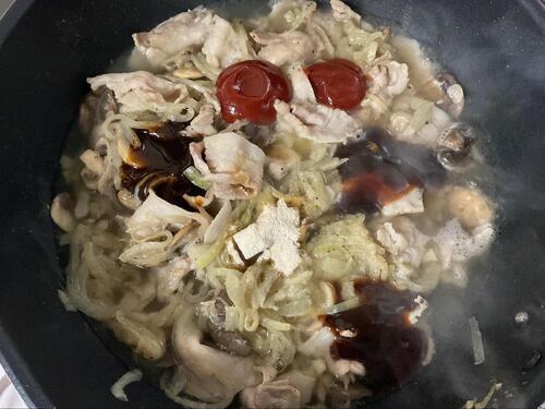 水と調味料を加え、軽く煮る