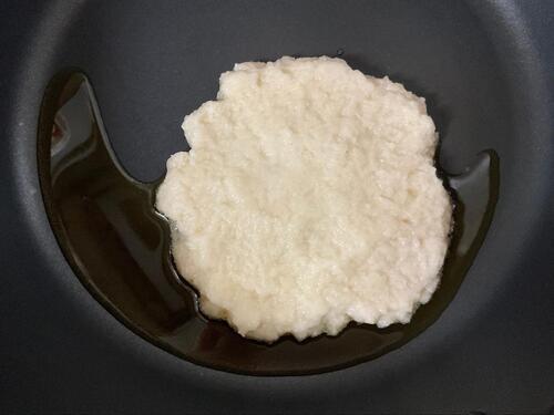 生地に高さを出し、フライパンで焼く