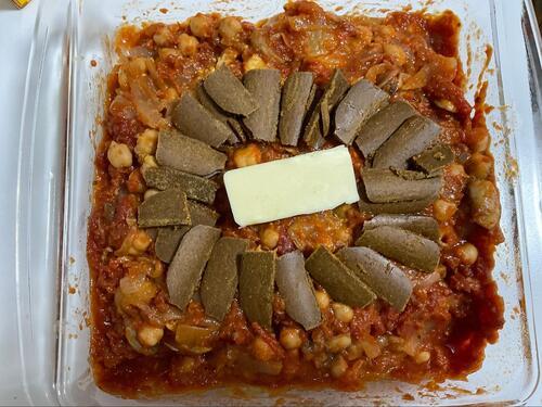 カレールーとバターを置き、再加熱します