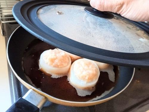 調味料・水を加えて煮る