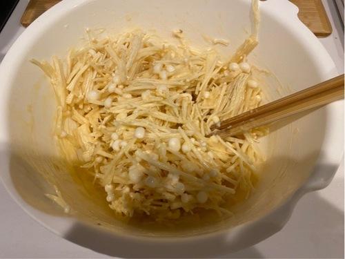 材料を混ぜていく