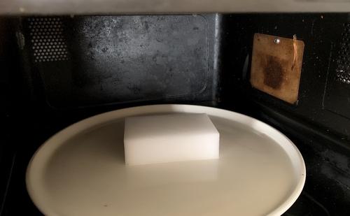 スポンジで中を磨こう