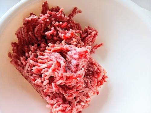 肉に下味をつける