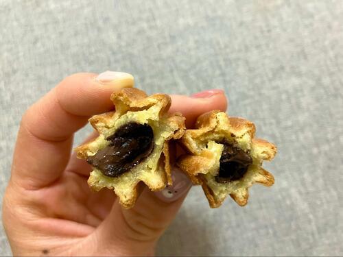 中にはぎっしりのチョコレートクリーム