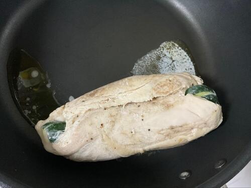 バターで皮面を焼いていく