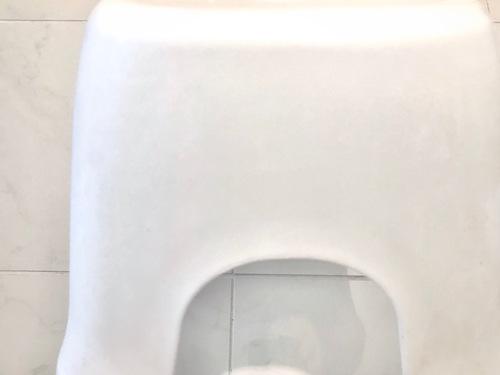 お風呂椅子の汚れを確認