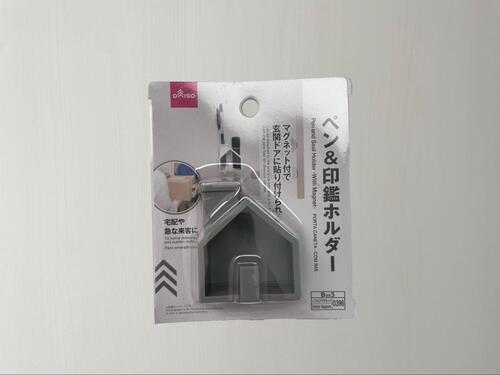 ダイソーの「ペン&印鑑ホルダー」