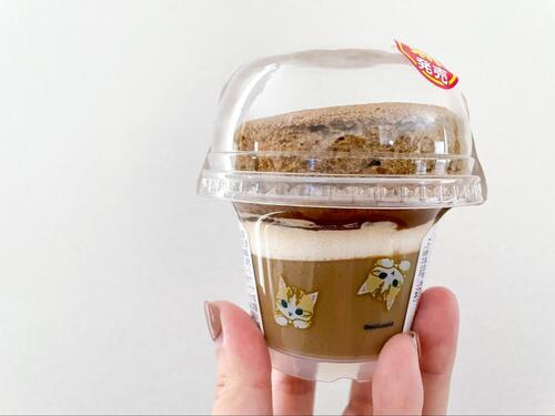 4層に重なったスフレとプリンがおいしそう!