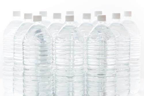 ペットボトルの水