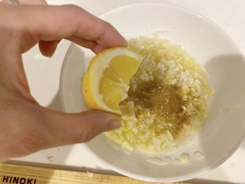 調味料を入れていく