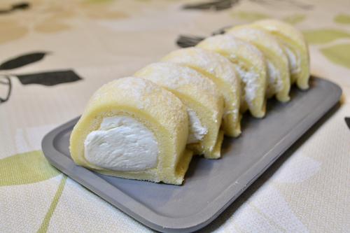 ぎっっしりクリームがたまらん♡【ローソン】人気すぎてリニューアルして再登場！もっちり食感の『極うまデザート』を食べてみた！