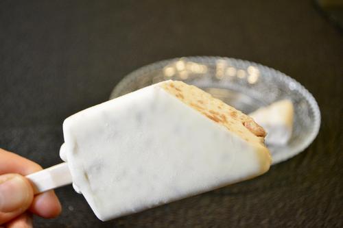 あの人気商品を使った新作爆誕…ッ！！【セブン】サクサク食感とバニラアイスは間違いない！即ペロッといけちゃう『至福スイーツ』