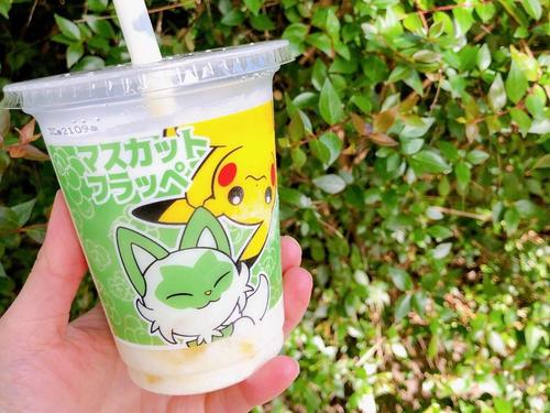 あの大人気アニメと“衝撃コラボ”爆誕！【ファミマ】かわいい見た目だけじゃない！食感の変化も楽しめる『ひんやりドリンク』とは