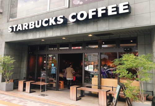 もうすぐ販売終了！？【スタバ】鮮やかな赤色が”スイカ”そのもの！甘さ×酸味が超絶品＜GABURIスイカフラペチーノ＞を買い逃さないで！