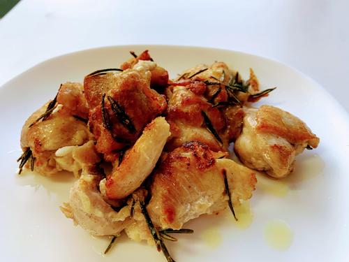 【作り置きで時短調理！】にんにくとハーブの香りが広がる＜チキンソテー＞の作り方