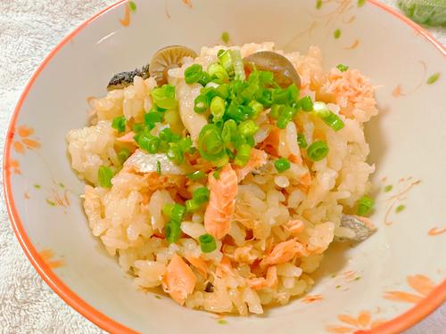 ”秋の味覚”の旨み引き立つ！＜鮭ときのこのバター醤油炊き込みご飯＞を作ってみた