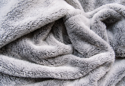 冬に活躍した「毛布」、収納前に絶対洗って～！家で簡単にできる”毛布の洗い方”、ポイントは洗剤だった…！？