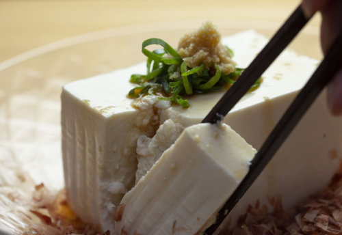 『豆腐』を”毎日1丁”食べてる人は危険！？知らないと後悔する原因とは