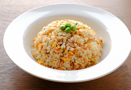 義実家の”チャーハン”がシャキシャキ！？嫁「これ何ですか！？」義母「食べたことない？」⇒嫁が驚いた”まさかの具材”とは…