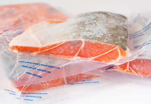 「冷凍しているから大丈夫」は要注意！？⇒意外と知らない【食べたらNGな冷凍魚】のサインとは