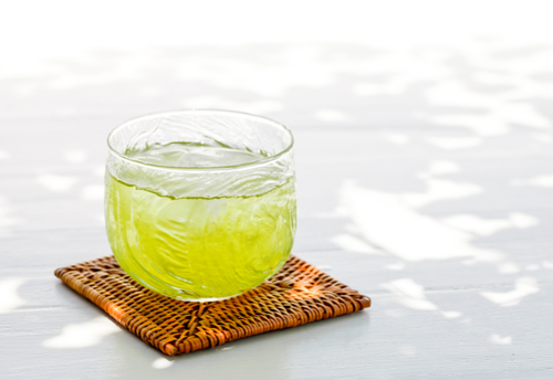 緑茶を”ゴクゴク飲んでる人”は要注意！？実は『飲みすぎNG』の理由に…こんなデメリットがあったんだ（汗）